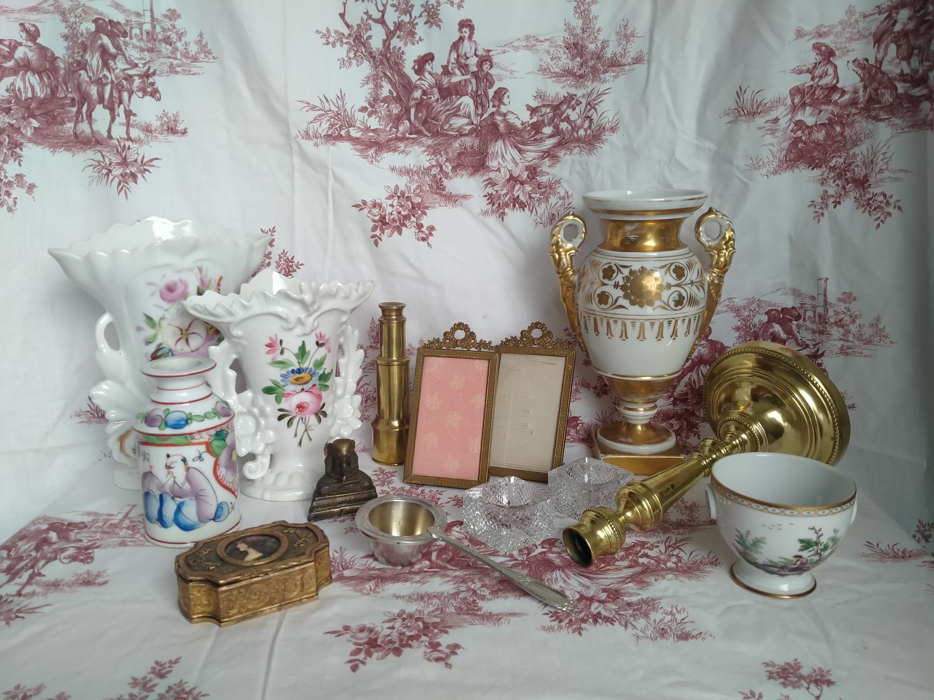 Le Cabinet des Antiques Le Cabinet des Antiques