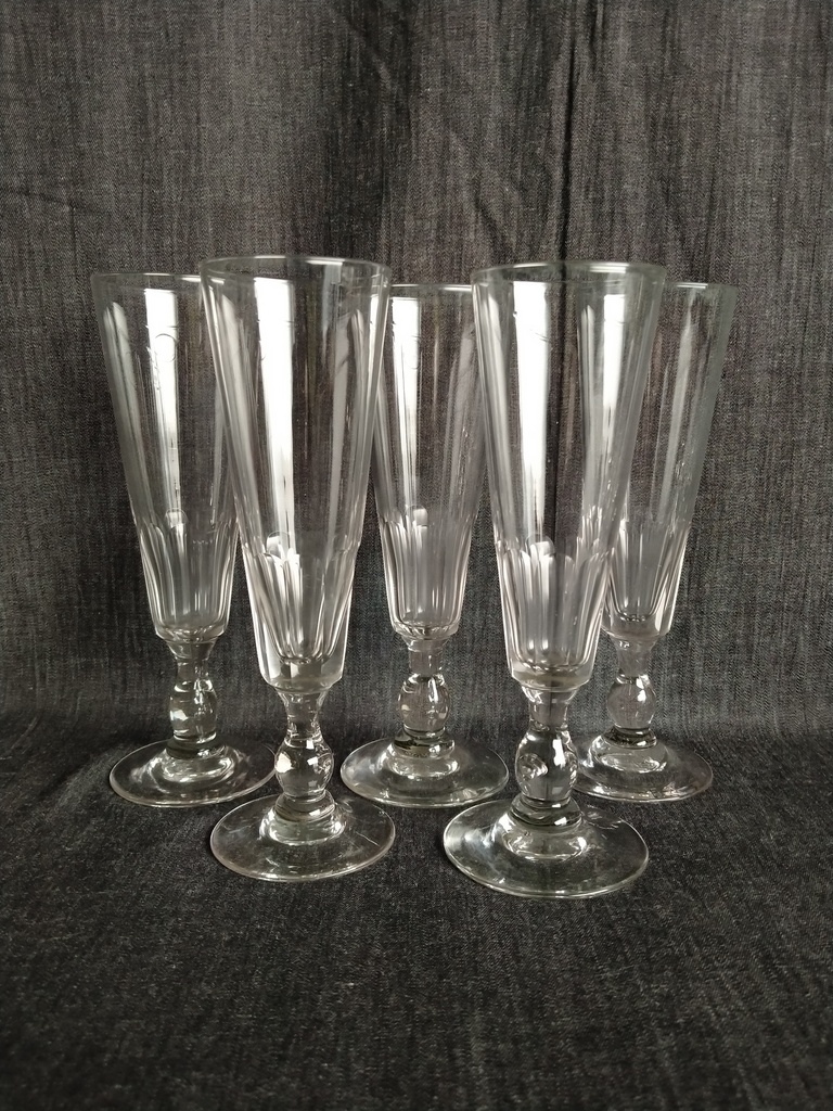 Série de 5 flutes à champagne XIXe siècle