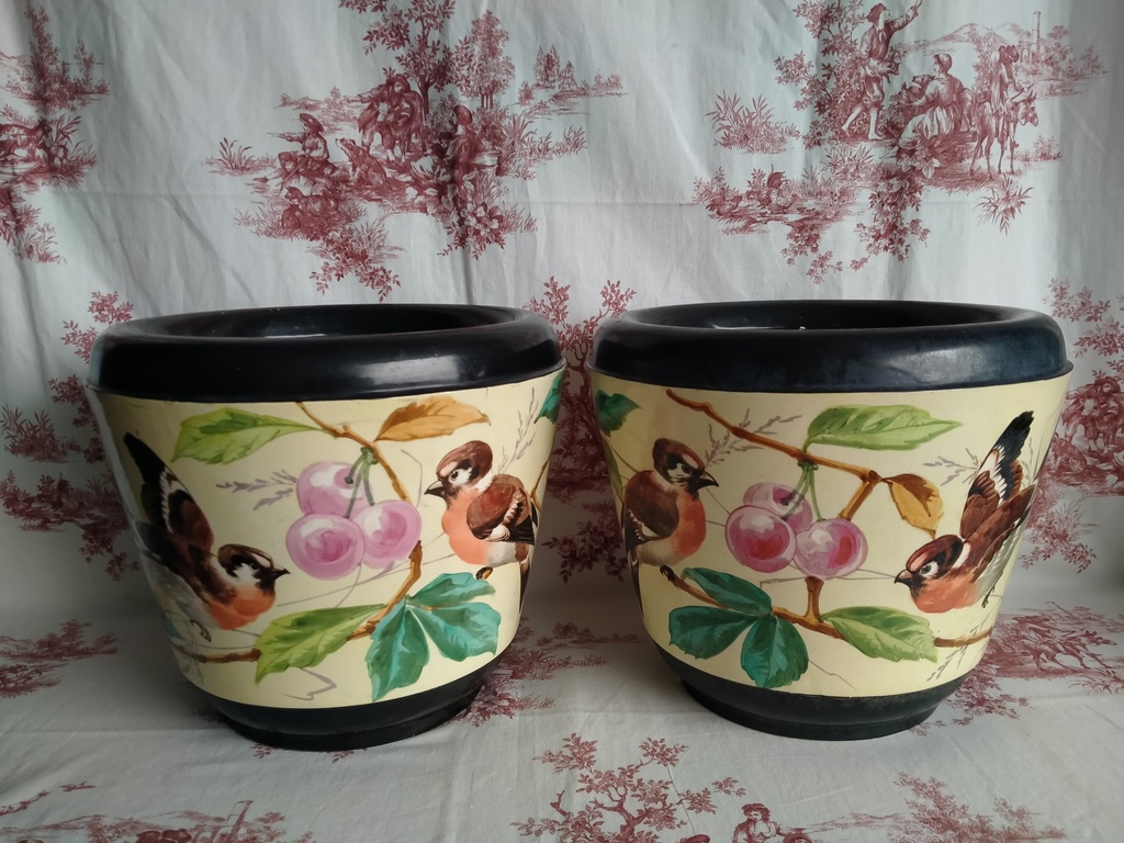 Paire de cache pots en céramique décorés de fleurs et d'oiseaux XIXe siècle Napoléon III 