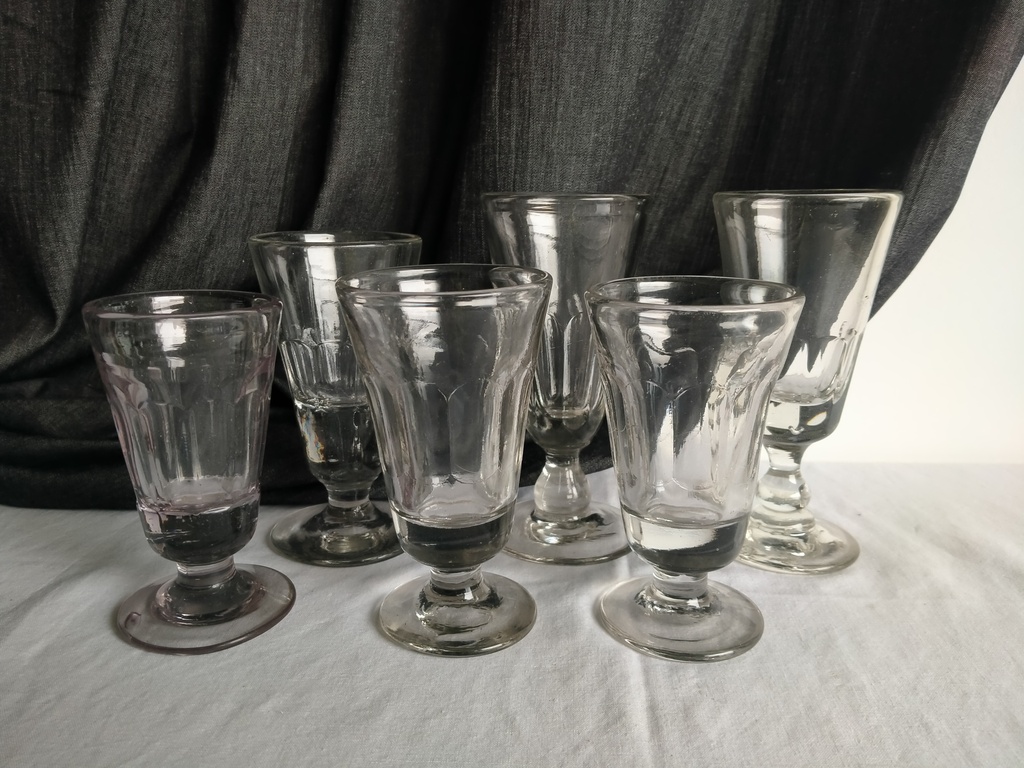 Ensemble de 6 verres à absinthe à facette en verre moulé XIXe siècle