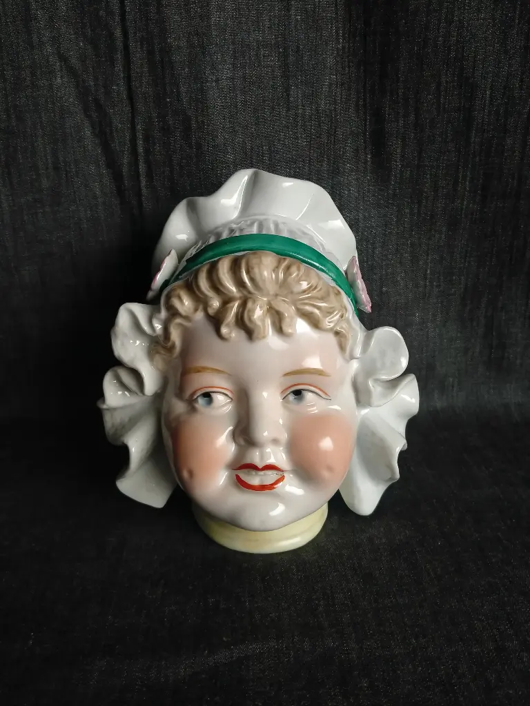 Pot à tabac en porcelaine en forme de tête circa 1900
