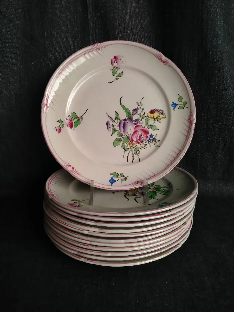 Série de 12 assiettes à dessert Keller & Guérin Luneville décor de Strasbourg 