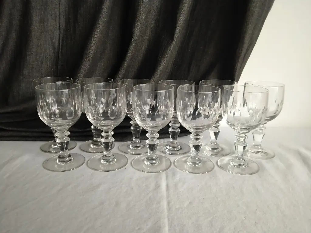 Série de 11 verres à vin en verre XIXe siècle décor de facette ovoïde