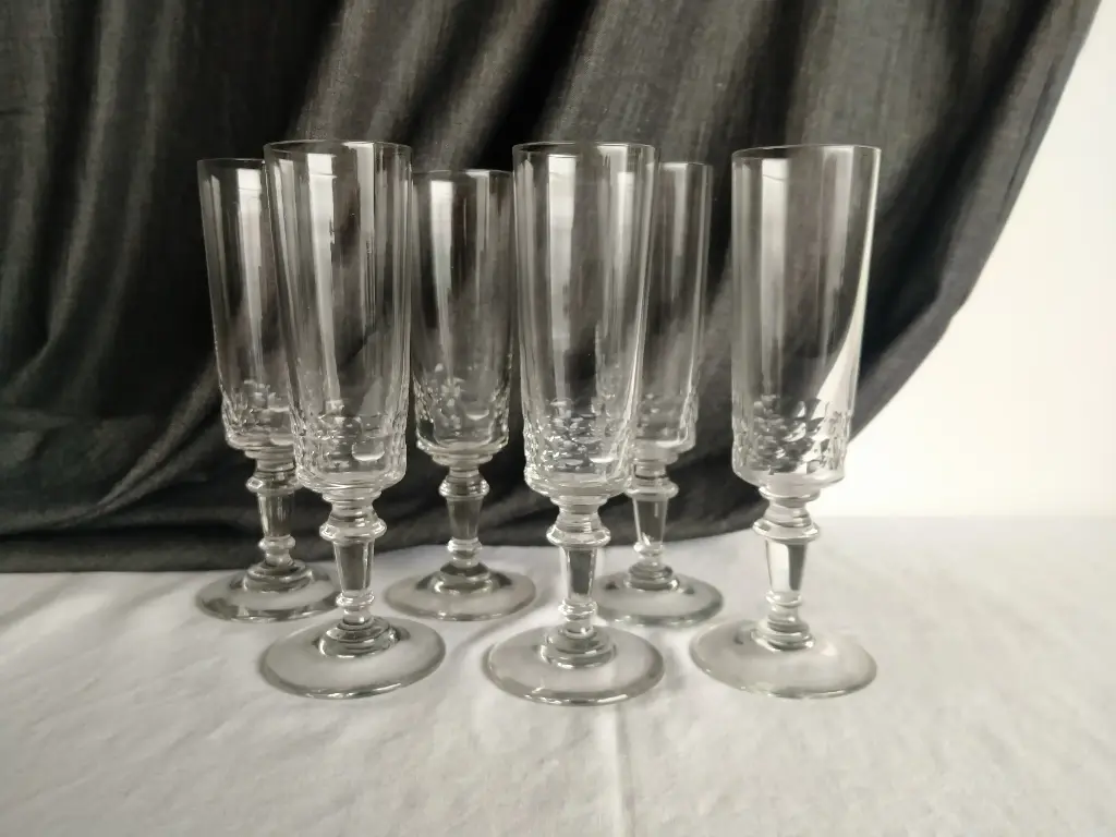 Série de 6 flutes à champagne modèle écaille Baccarat XIXe siècle