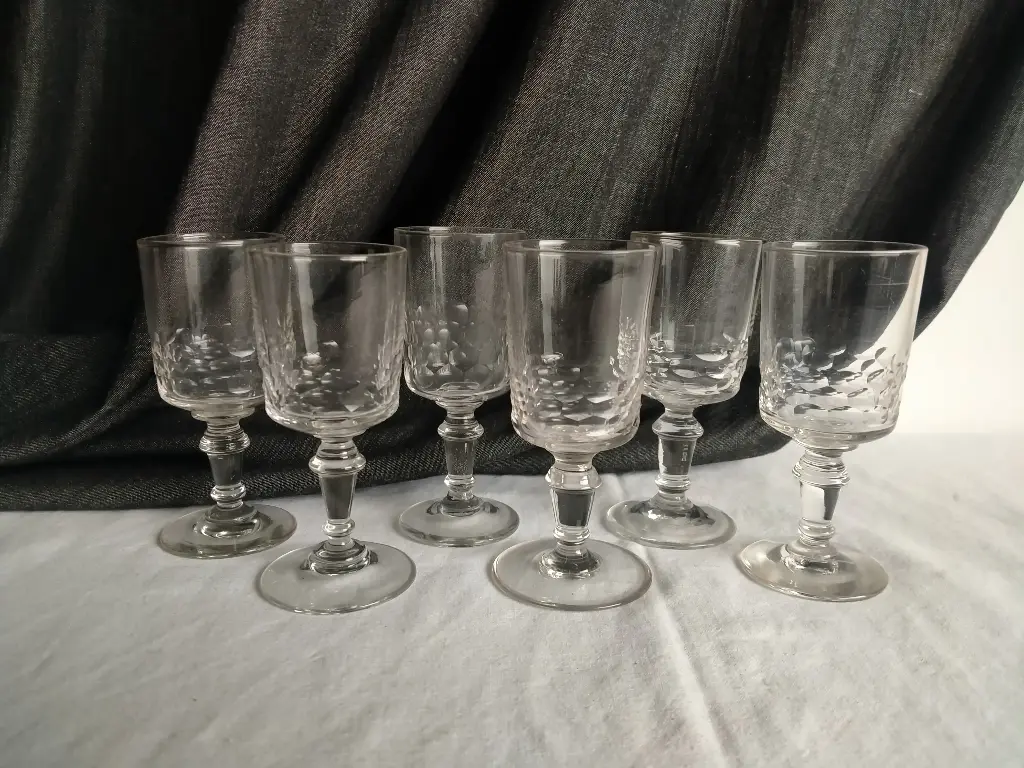 Série de 6 verres à vin blanc modèle écaille Baccarat XIXe siècle 