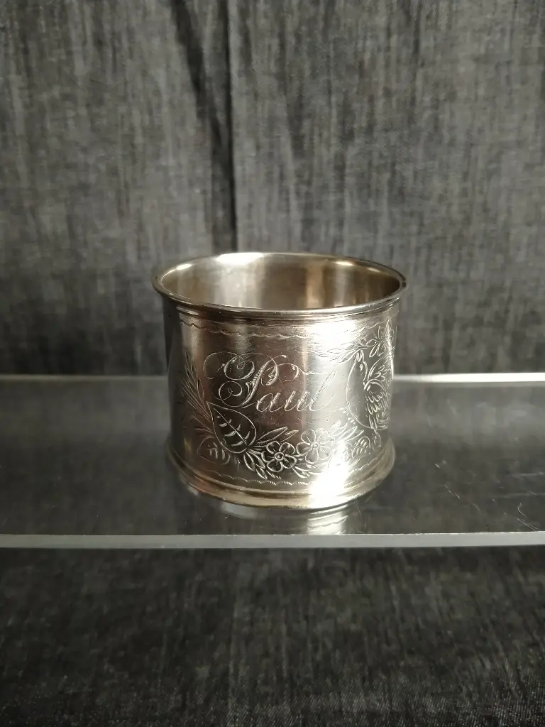 Rond de serviette en argent massif 