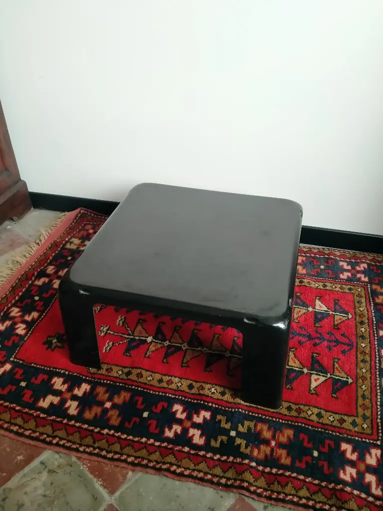 Table basse Quattro Gatti de Mario Bellini en plastique moulé noir éditée par C&B Italia années 1960