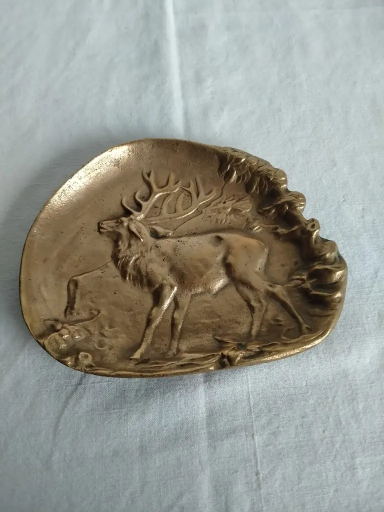 Vide poche en bronze à décor de cerf attribué à Berndorf 