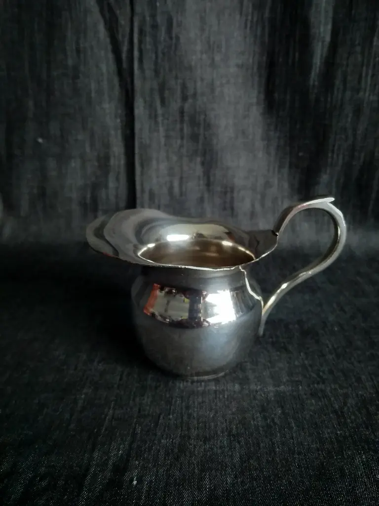 Pot à crème en métal argenté 