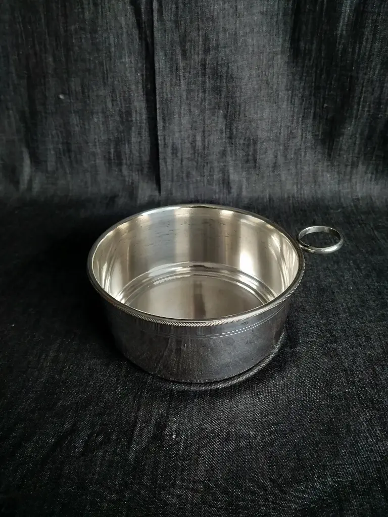 Cassolette à anse en métal argenté 