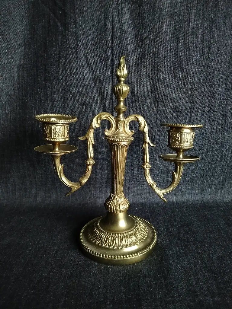 Petit chandelier à deux bras de lumière en bronze laiton 