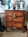 Commode d'entre deux de style Louis XVI datant du XIXe siècle