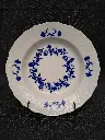 Assiette creuse en porcelaine de Tournai décor aux barbeaux 