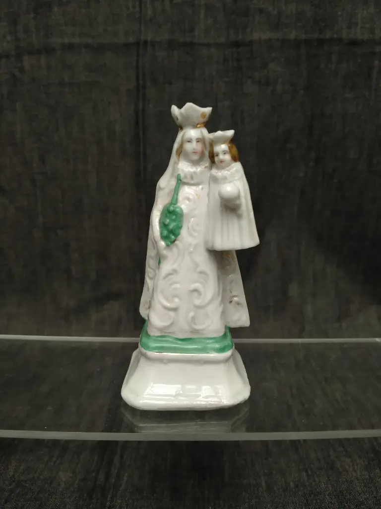 Vierge à l'enfant en porcelaine XVIIIe siècle 
