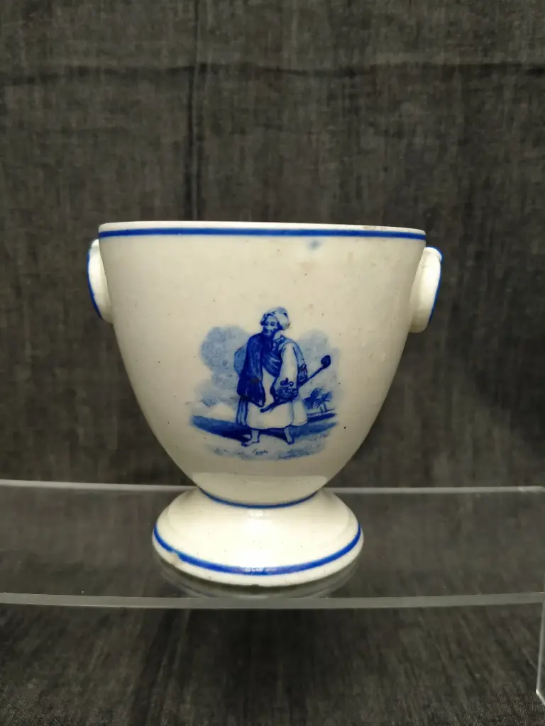 Sucrier en porcelaine de Tournai décor orientaliste XVIIIe siècle
