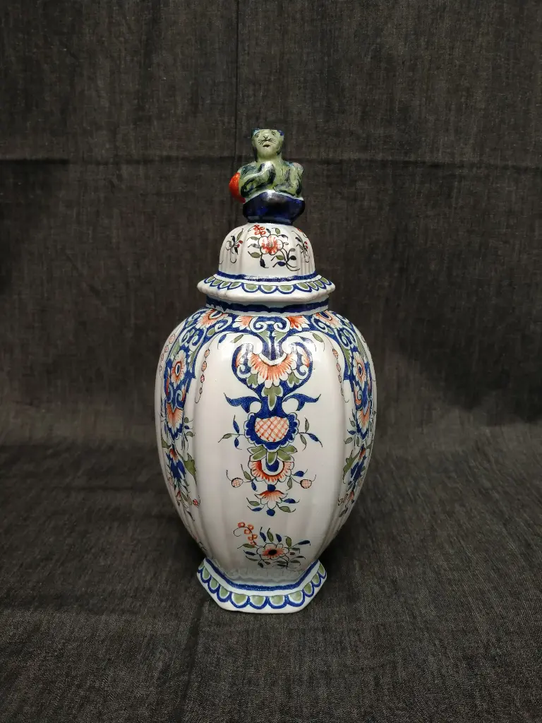 Potiche en faïence de Desvres à décor de Vieux-Rouen XXe siècle 