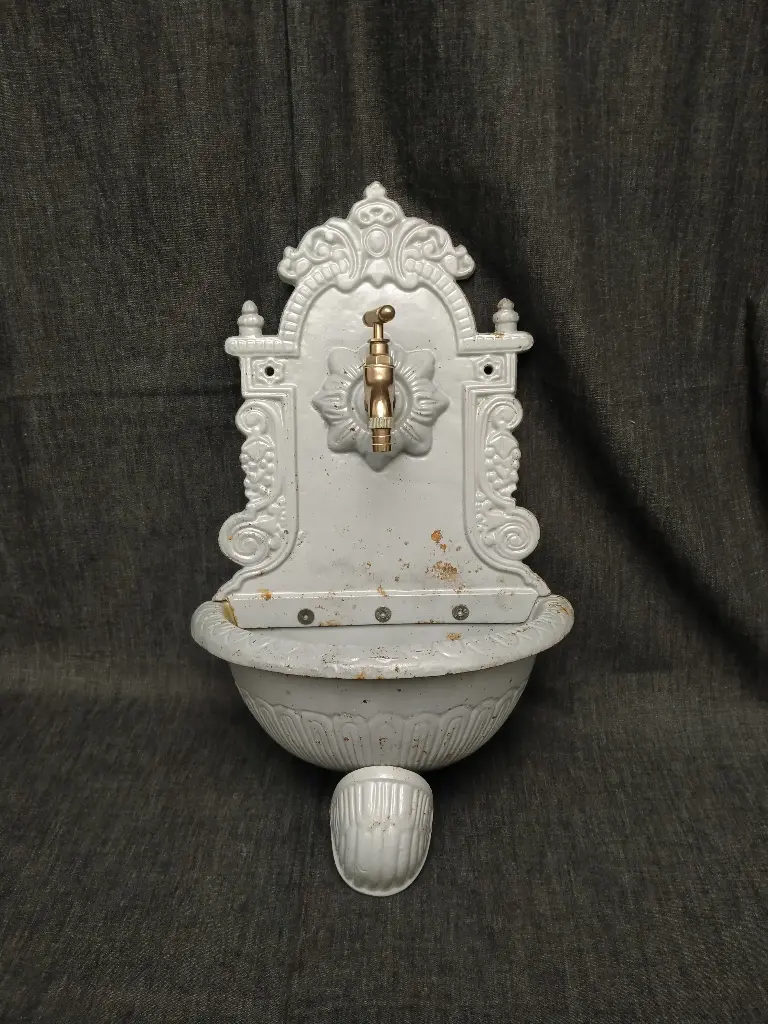 Fontaine murale en fonte émaillée