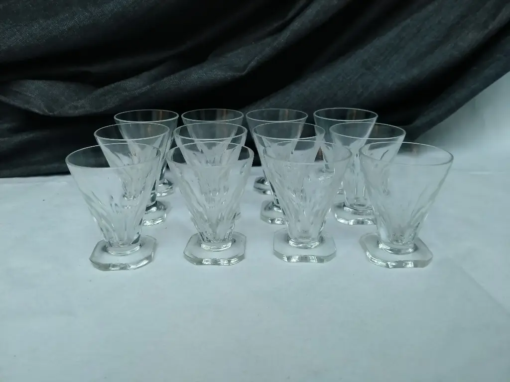 Série de 12 verres à liqueur ou alcool Art Déco 