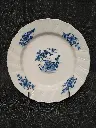 Assiette en porcelaine de Tournai XVIIIe siècle bord chantourné et décor de ronda 