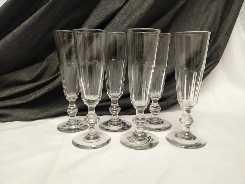Série de 6 flutes à champagne en verre XIXe siècle