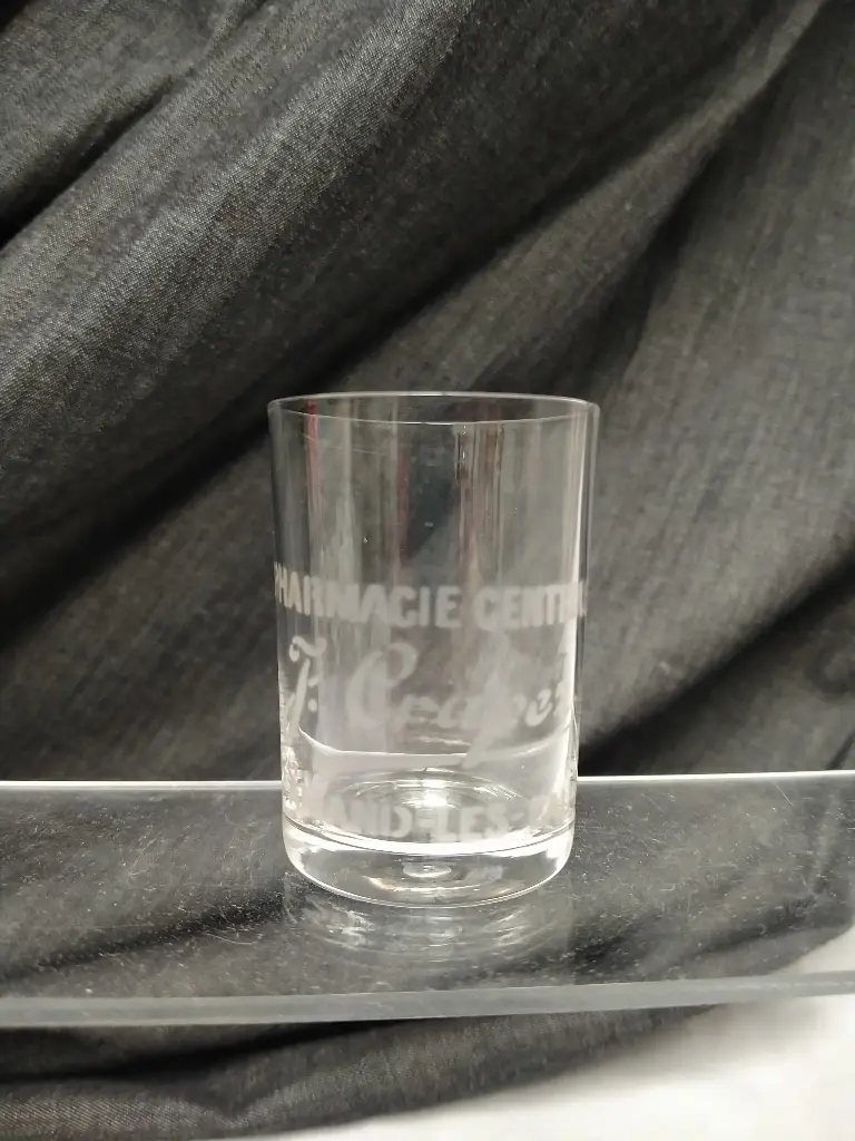 Verre à médication publicitaire de la Pharmacie Centrale J. Crapez Saint-Amand-les-Eaux