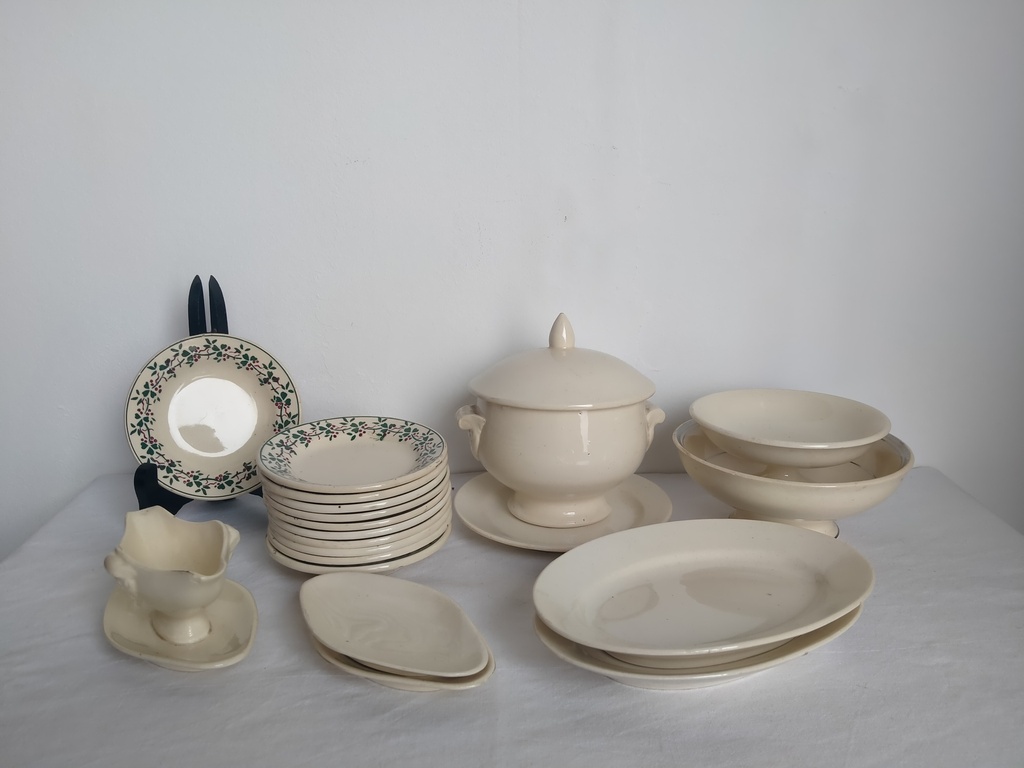 Ancienne dinette de poupée en faïence de Saint-Amand-Les-Eaux