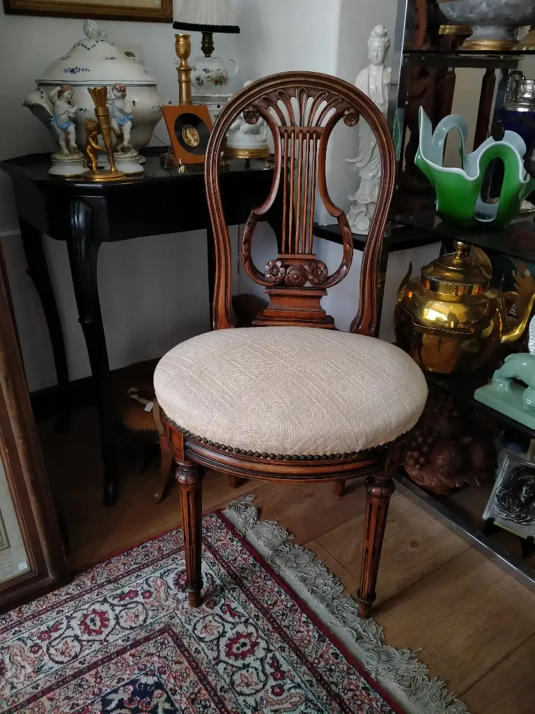 Chaise lyre 