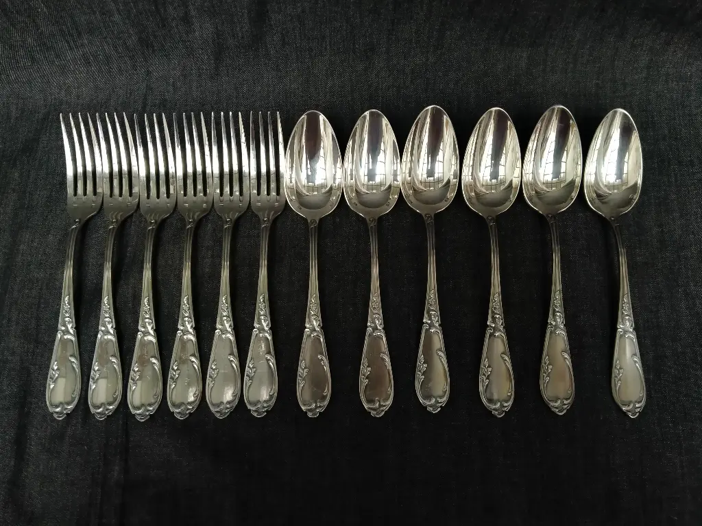 Série de 6 couverts en métal argenté 
