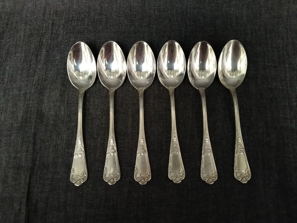 Série de 6 cuillères à café en métal argenté rocaille 