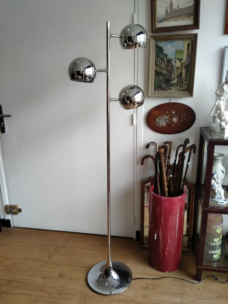 Lampadaire trois bras de lumière métal chromé design années 70-80 "Eye ball"