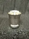 Timbale en métal argenté à décor de frise guillochée
