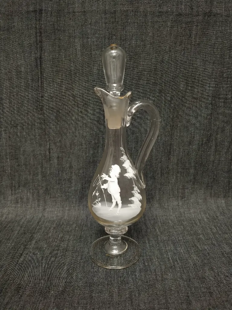 Flacon en verre émaillé Mary Gregory décor de pêcheur XIXe siècle