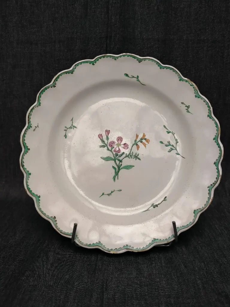 Assiette en faience de Marseille XVIIIe siècle