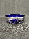 Coupe en verre bleu et monture en métal argenté ajourée orfèvre Victor Saglier