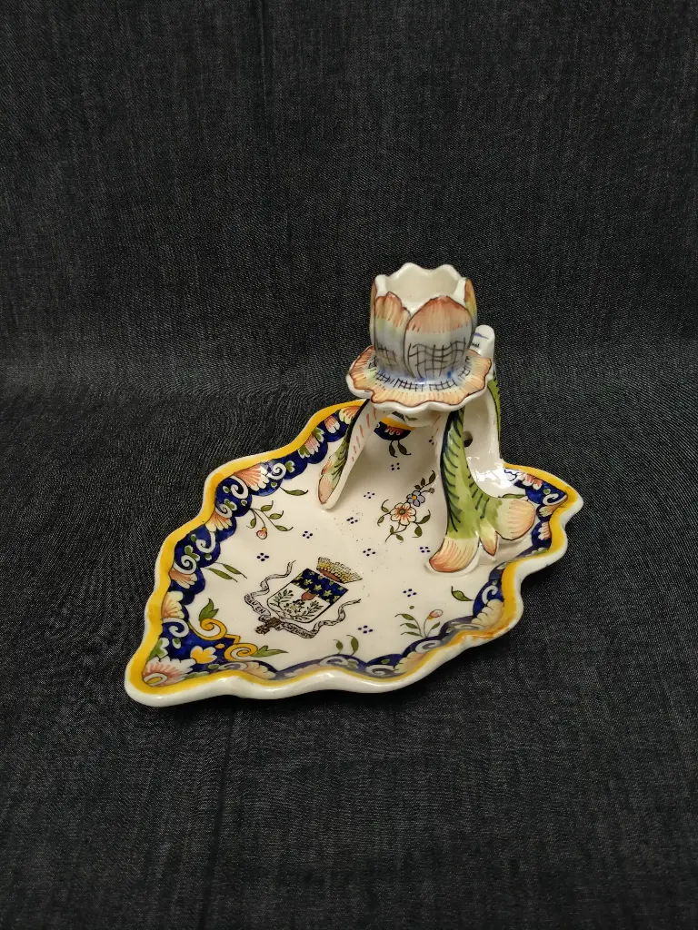 Bougeoir à main en faience de Desvres 