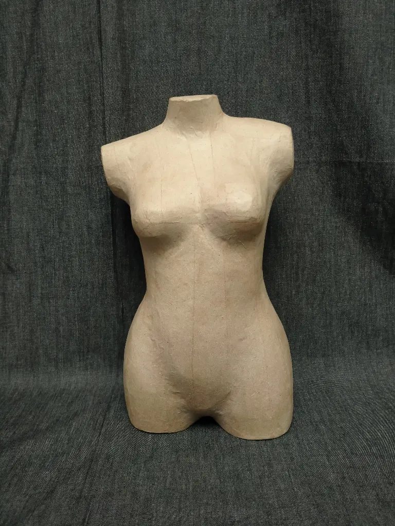 Buste de femme en papier mâché