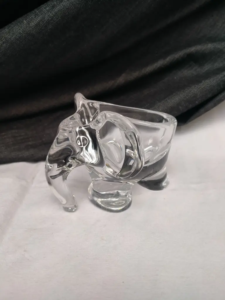Vide poche ou cendrier en forme d'éléphant cristal de Vannes