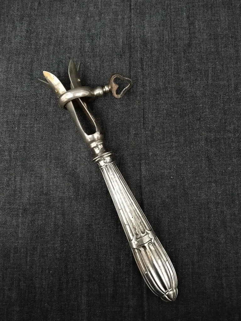 Pince à gigot XIXe siècle manche argent fourré