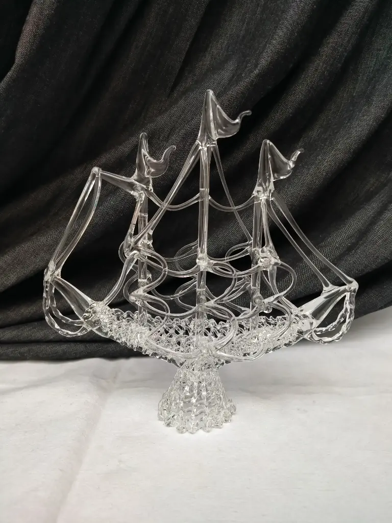 Bateau en verre filé, voilier à trois mats 