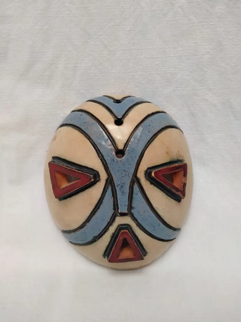 Masque africain en terre cuite vernisée 