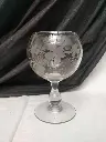 Ancien grand verre de mariage à décor de vigne gravée 
