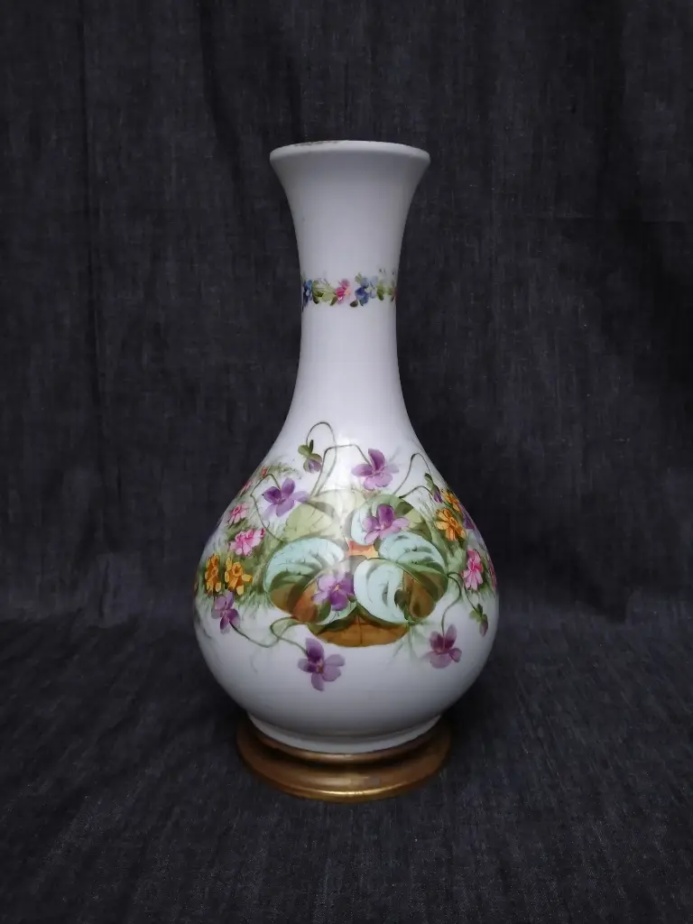 Vase en porcelaine de Paris à décor main de fleurs 