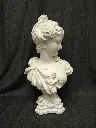 Buste en plâtre Art Nouveau représentant une femme avec des fleurs dans son corsage et ses cheveux 