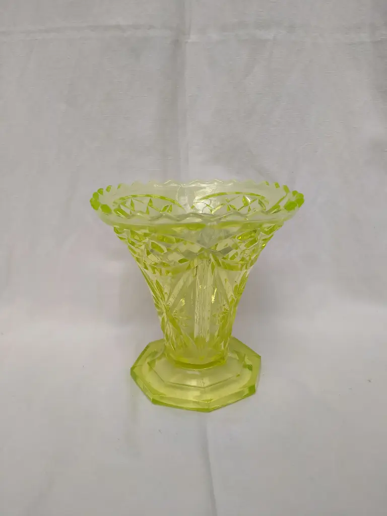 Vase bouquetière en ouraline 