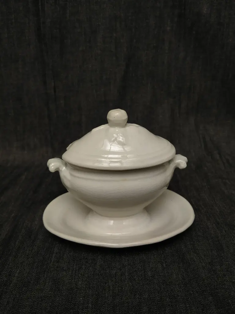 Ancien moutardier en faience Keller et Guérin Luneville en forme de soupière 