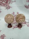 Paire de boules en marbre décorative sur socle en bois 