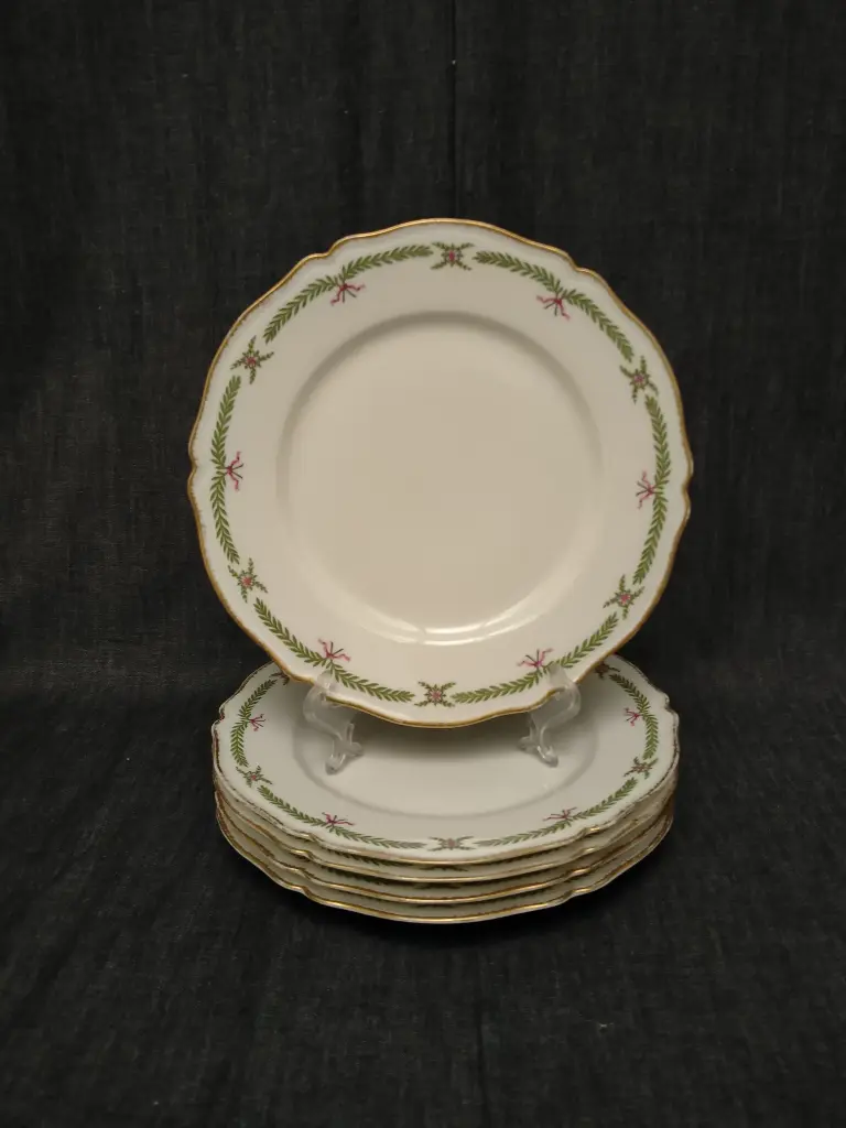 Ensemble de 5 assiettes en porcelaine de Limoges décor imprimé de feuilles de Laurier et rehaut or