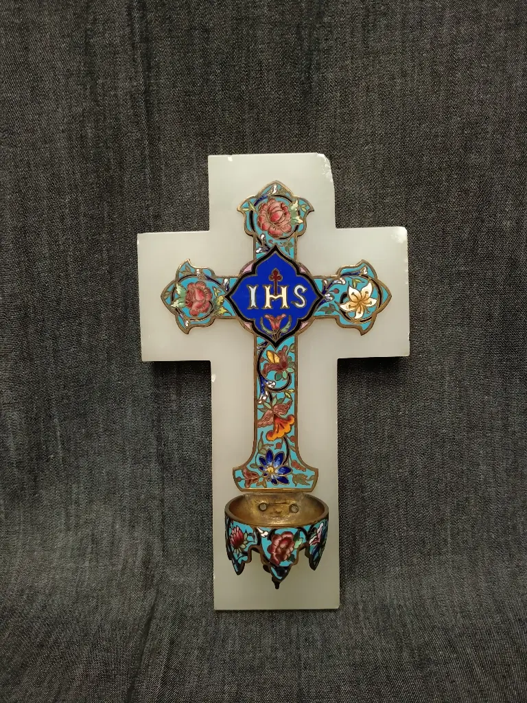 Bénitier crucifix en émaux cloisonnés sur une croix en onyx XIXe siècle