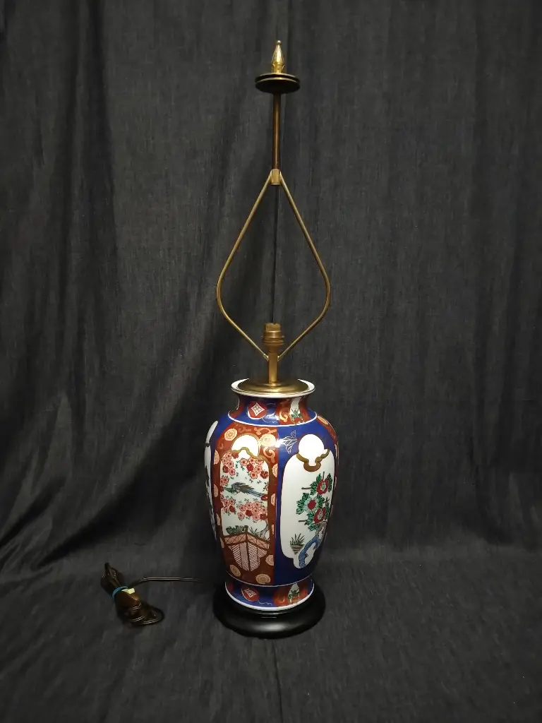 Pied de lampe en porcelaine Imari datant du XXe siècle 