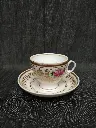 Tasse avec sa sous tasse en porcelaine de Paris XIXe siècle décor de roses et or, époque Restauration / Charles X